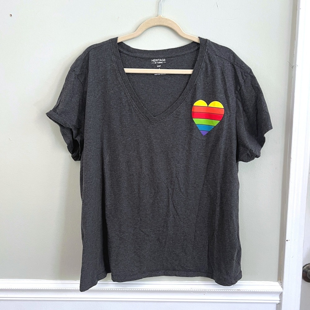 Torrid T-Shirt Women 1 V-Neck Rainbow Heart Charcoal Gray Pride Tee Rainbow